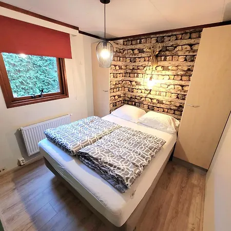 Kom Tot Rust In Chalet Het Edelhert! בקתה